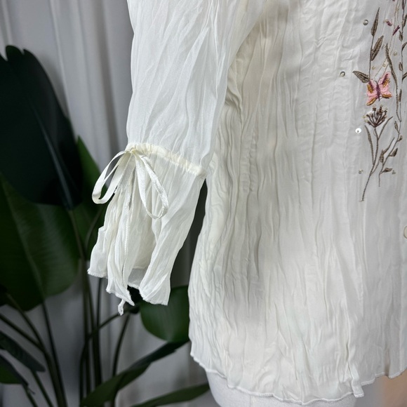 Vintage 90s White Embroidered Floral Crinkled Blouse size S/M - Picture 9 of 10